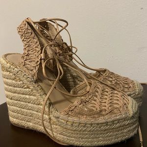 Gianni Bini Size 9 (fits like an 8) Closed Toe Cream Wedge Espadrilles